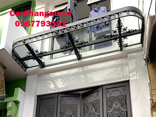 Ưu tiên chọn kính tối màu để tăng khả năng giảm ánh sáng